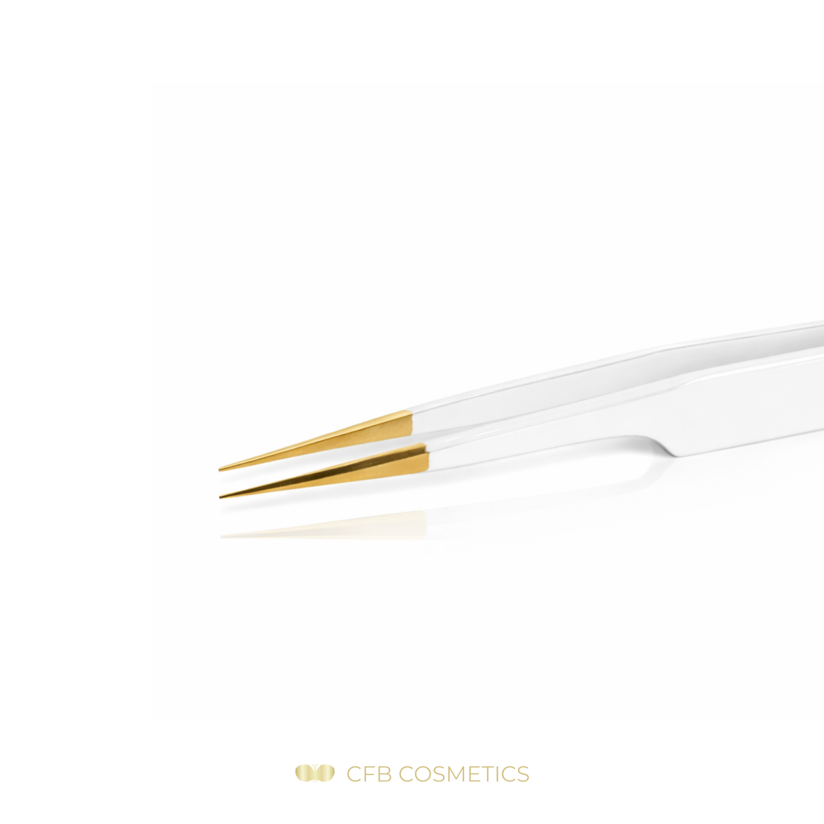 Pinzas de lujo n.º 2, largas y curvadas, para separar pestañas — CFB Cosmetics®
