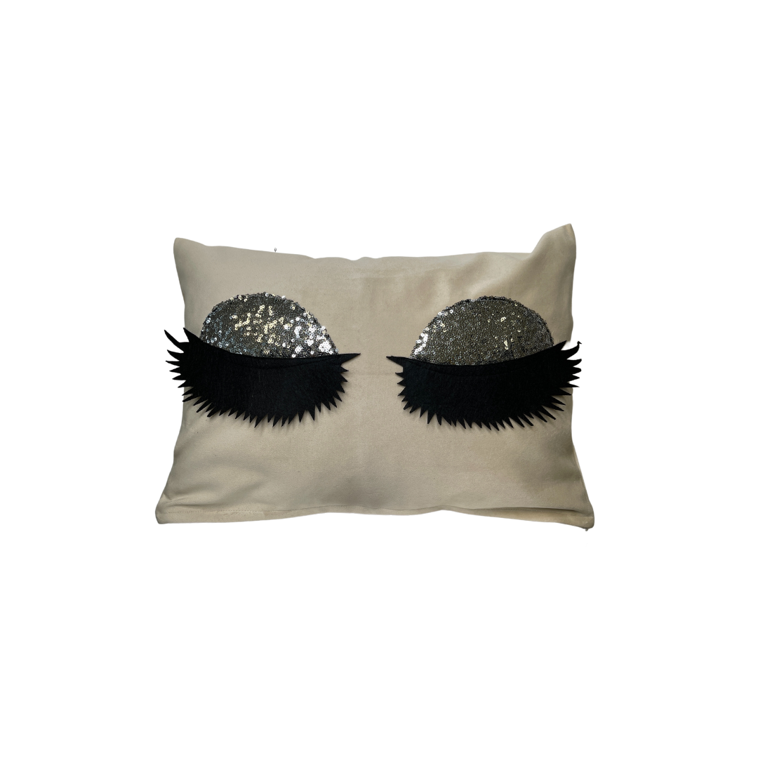 CFB-Cosmetics-Blinxy-Kissenhu-lle-beige-silber Lashes Kissenhülle in verschiedenen Farben mit Silber-Pailletten